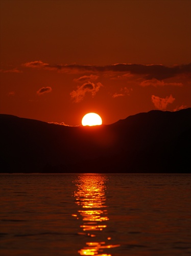 západ nad loch duich