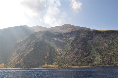 Stromboli zahalená v dyme