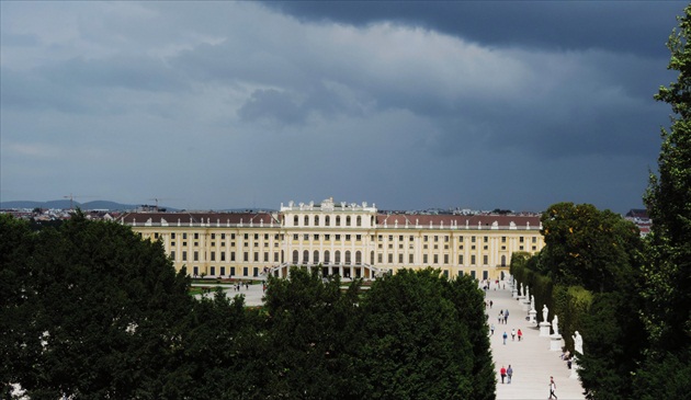 Schonbrunn, búrka sa blíži