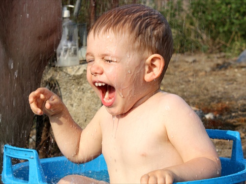 "waaaa...ocko tá voda bola studenááá!!!"