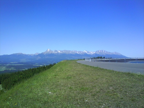 Tatry z hornej nadrze Cierneho Vahu