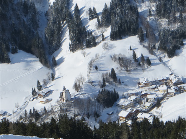 Dedinka v udolí