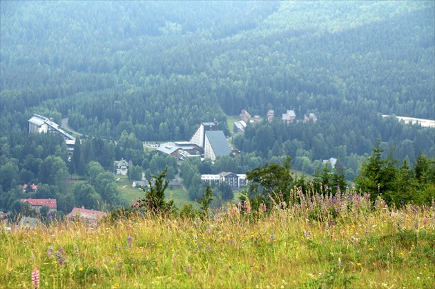 Harrachov od skokanských mostíkov