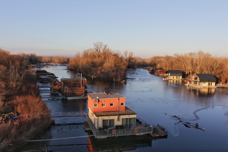 Raj "hausboťákov" II.