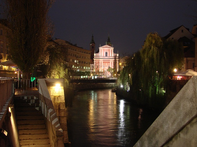 Z nočnej Ljubljany