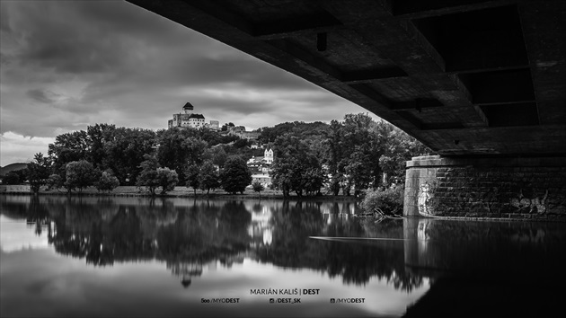 Trenčiansky hrad pod mostom