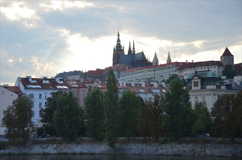 Slnečné lúče nad Hradom