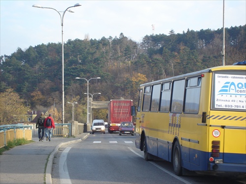 vjazd na " oblúkový most " v Piešťanoch