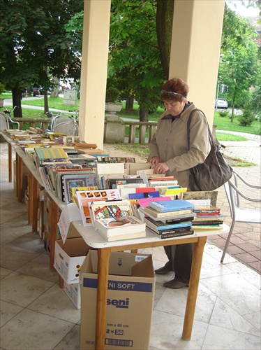 Knižný bazár - Kursalon Piešťany