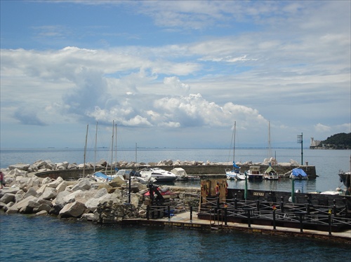 TRIESTE - Miramare v pozadí