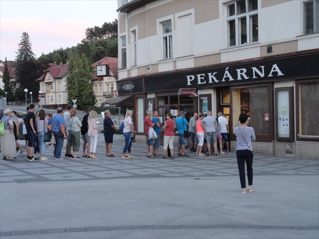 ... návrat do dávnej minulosti ? (Luhačovice-08.7.2018-21:00)