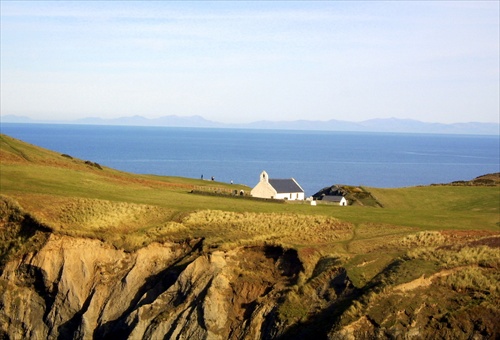 Eglwys y Grog, Mwnt