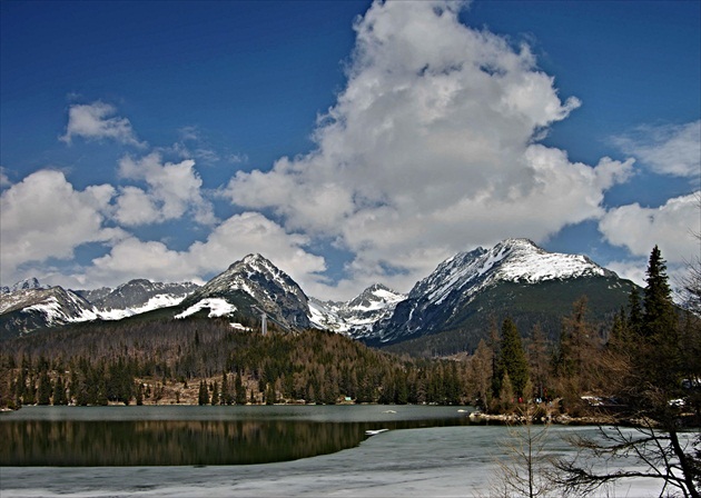 Štrbské pleso na jar