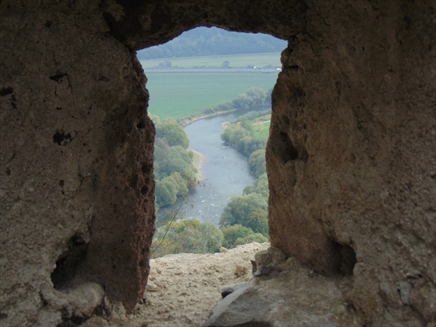 Pohľad do minulosti. Hrad Revište.