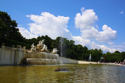 schonbrun park fontana