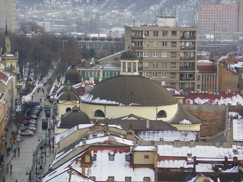 Evanjelicky kostol,v pozadi zel. stanica,nalavo Jakabov palac