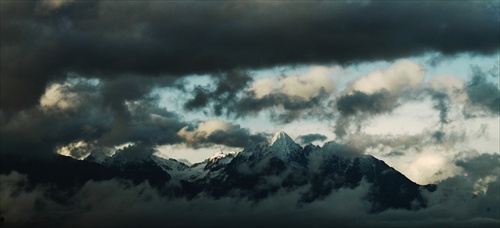 Vysoké Tatry pohlcujú mraky