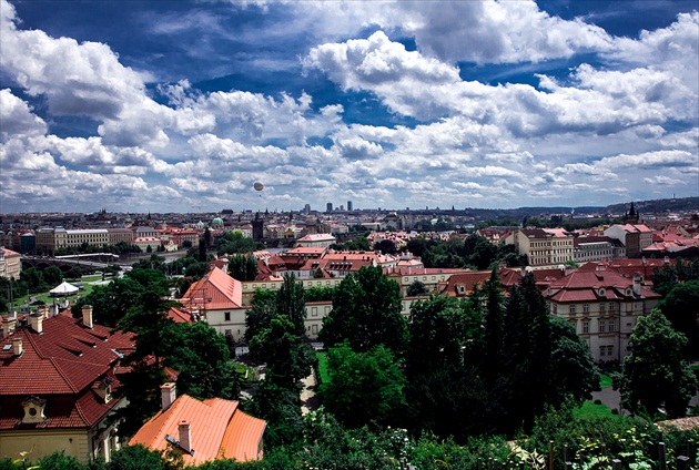 Pohlad zo Svatováclavskej vinice na Malú Stranu