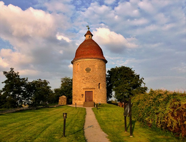 ...naša rotunda