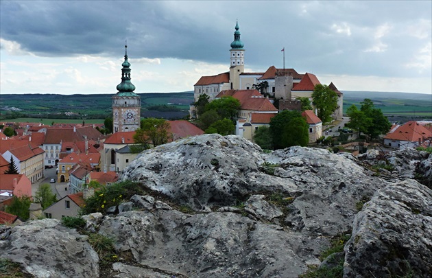 Mikulovský zámok - pohľad z Kozího hrádku