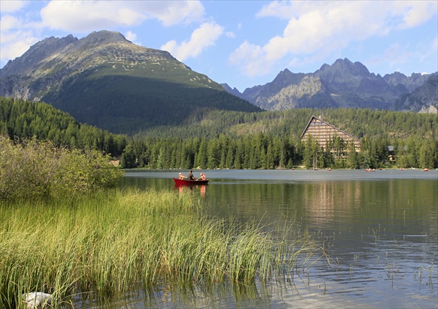 ...slniečkom zaliate Štrbské Pleso