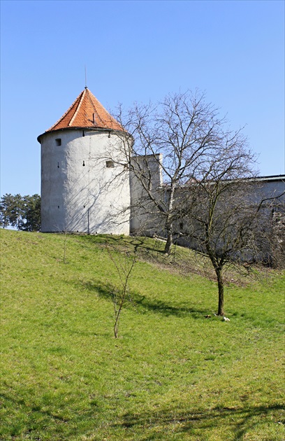 veža a mestské hradby v Uherskom Brode