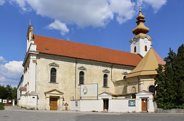 Hlohovec - Františkánsky kláštor a kostol