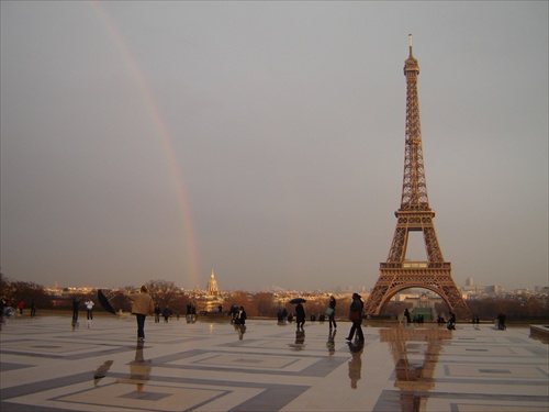 Dúha nad Parížom