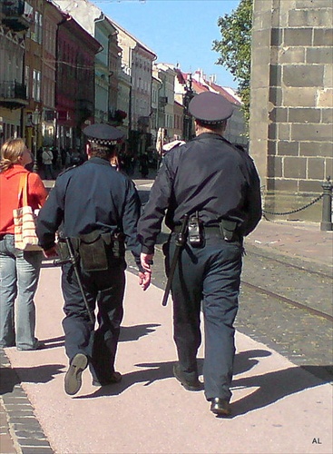 košický mestský policajt hovorí druhému