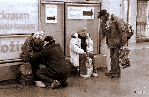 Cestujúci na stanici? Nie,zapáchajúci homeless...!