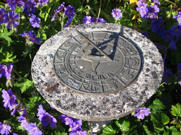 Slnečné  hodiny - Sundial