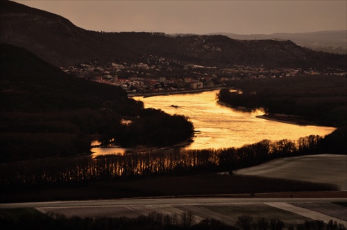 Mesto na zlatej rieke