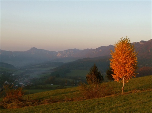 Jesenný večer nad Hradnou