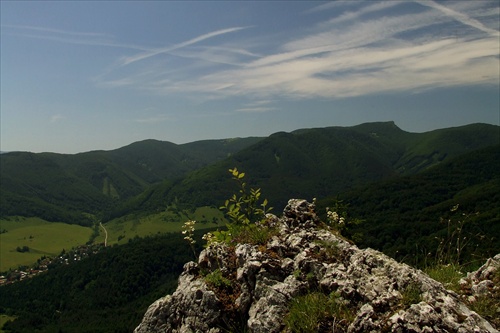 Vrícko a Kľak od Jaskyne v Dutej skale