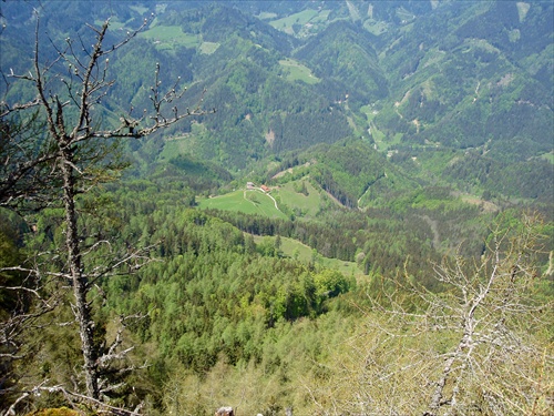 ...jarná krajina pod Hochlantschom...