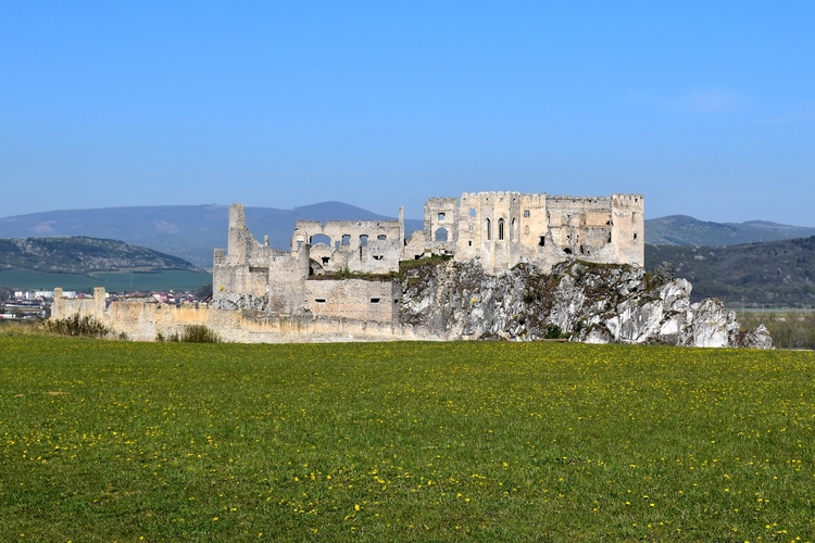 Oddych s výhľadom na hrad Beckov