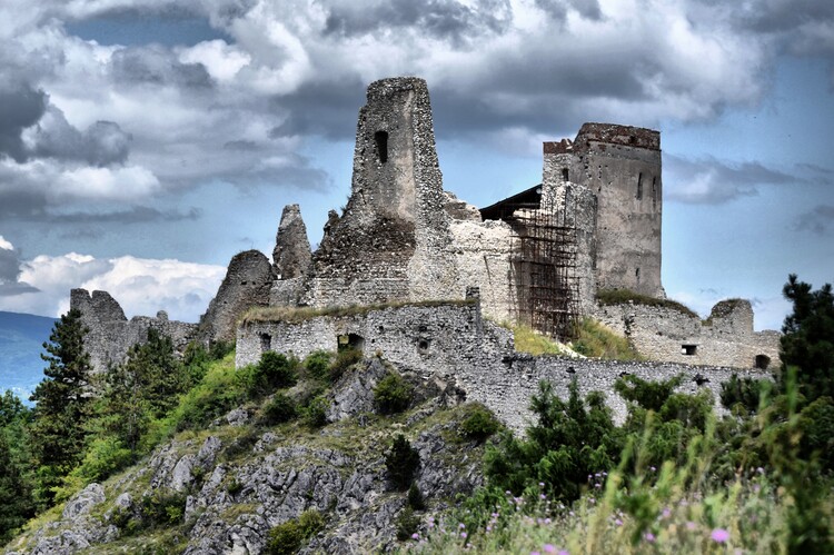 Tajomný hrad v Karpatoch