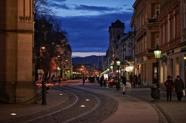 Večer v meste.