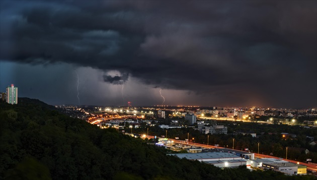 Perún nad Košicami.