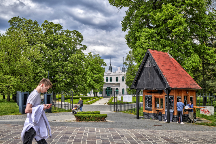 Pri Mestskom parku.