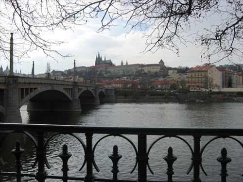 Pochmúrna Praha 8