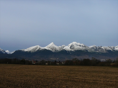 V.Tatry v popredí Mengusovce