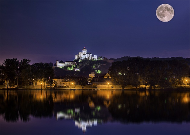 trenchtown supermoon