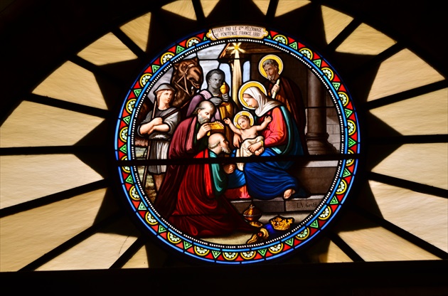 Prieičelná vitráž na Chráme sv. Kataríny v Betleheme.