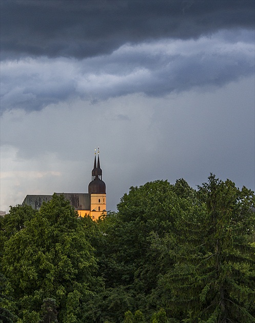 Nad Trnavou sa zmráka