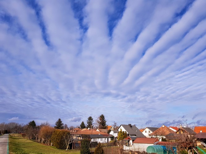 Zbrázdená obloha