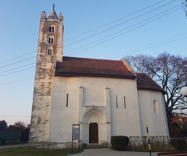 Kostolík z 12 storočia Hamuliakovo