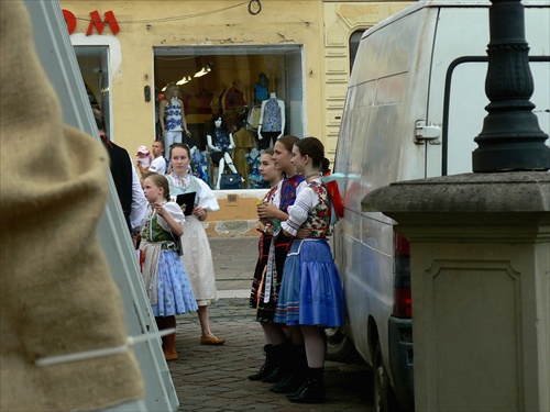 ...iba folklór