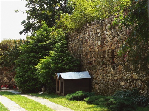 Bývanie pod hradbami