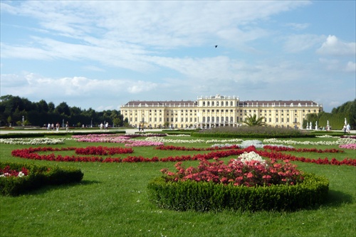 Zamok Schonbrunn-letne sidlo dynastie Habsburgovcov